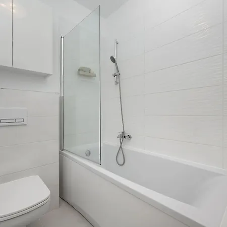 Nowoczesne Z Balkonem I Projektorem By Renters Διαμέρισμα Βρότσλαβ