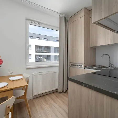 Nowoczesne Z Balkonem I Projektorem By Renters