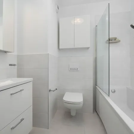Nowoczesne Z Balkonem I Projektorem By Renters Apartman Wrocław