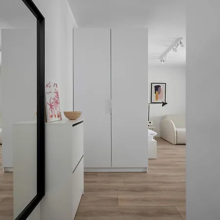 Nowoczesne Z Balkonem I Projektorem By Renters Wrocław