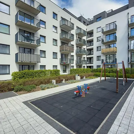 Nowoczesne Z Balkonem I Projektorem By Renters Διαμέρισμα